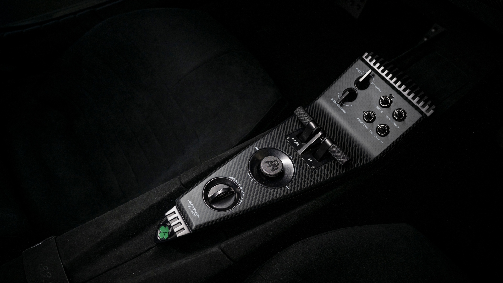 Alfa-Romeo-33-Stradale-Perla-Nera-2026-14