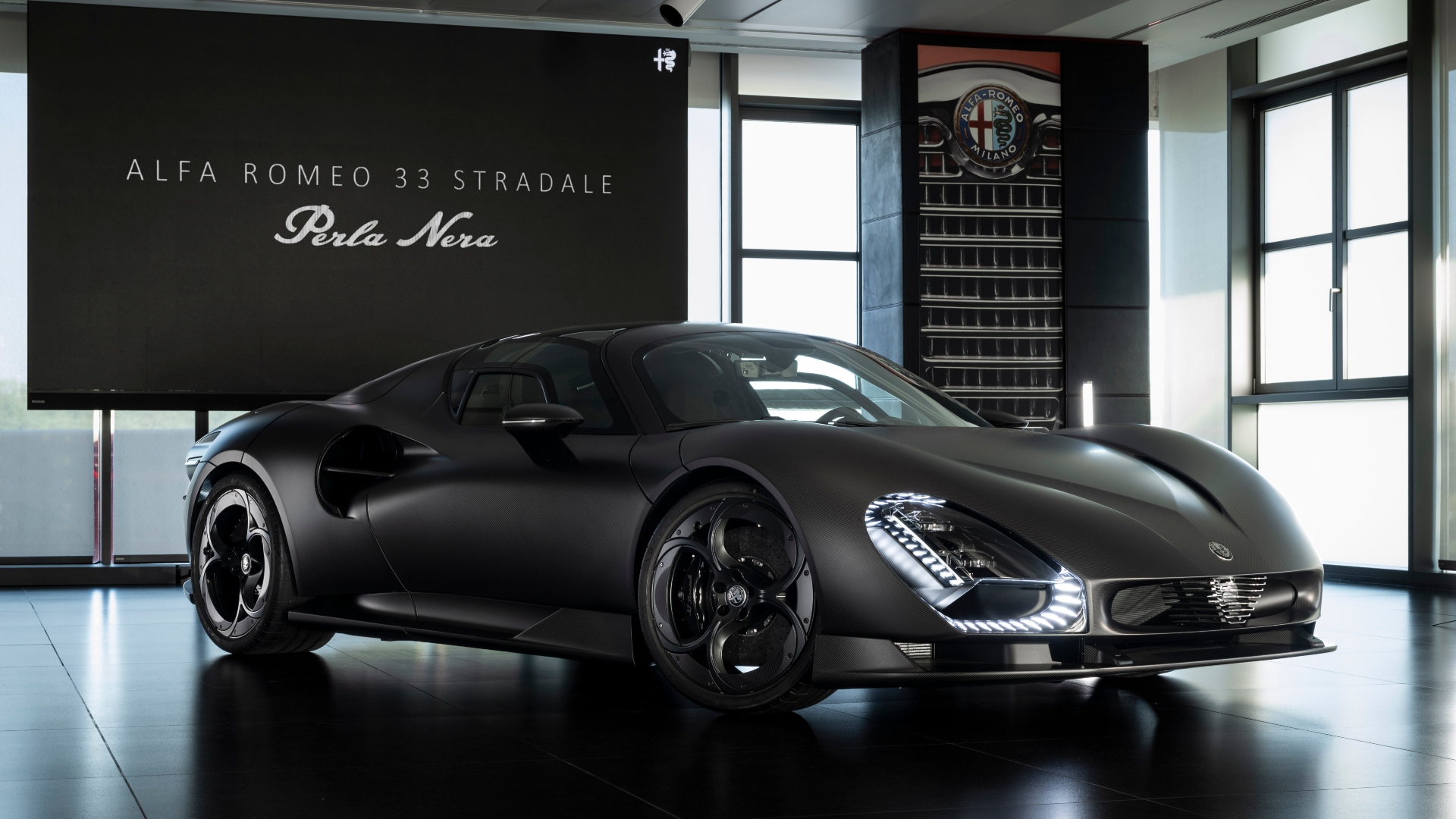 Alfa-Romeo-33-Stradale-Perla-Nera-2026-2