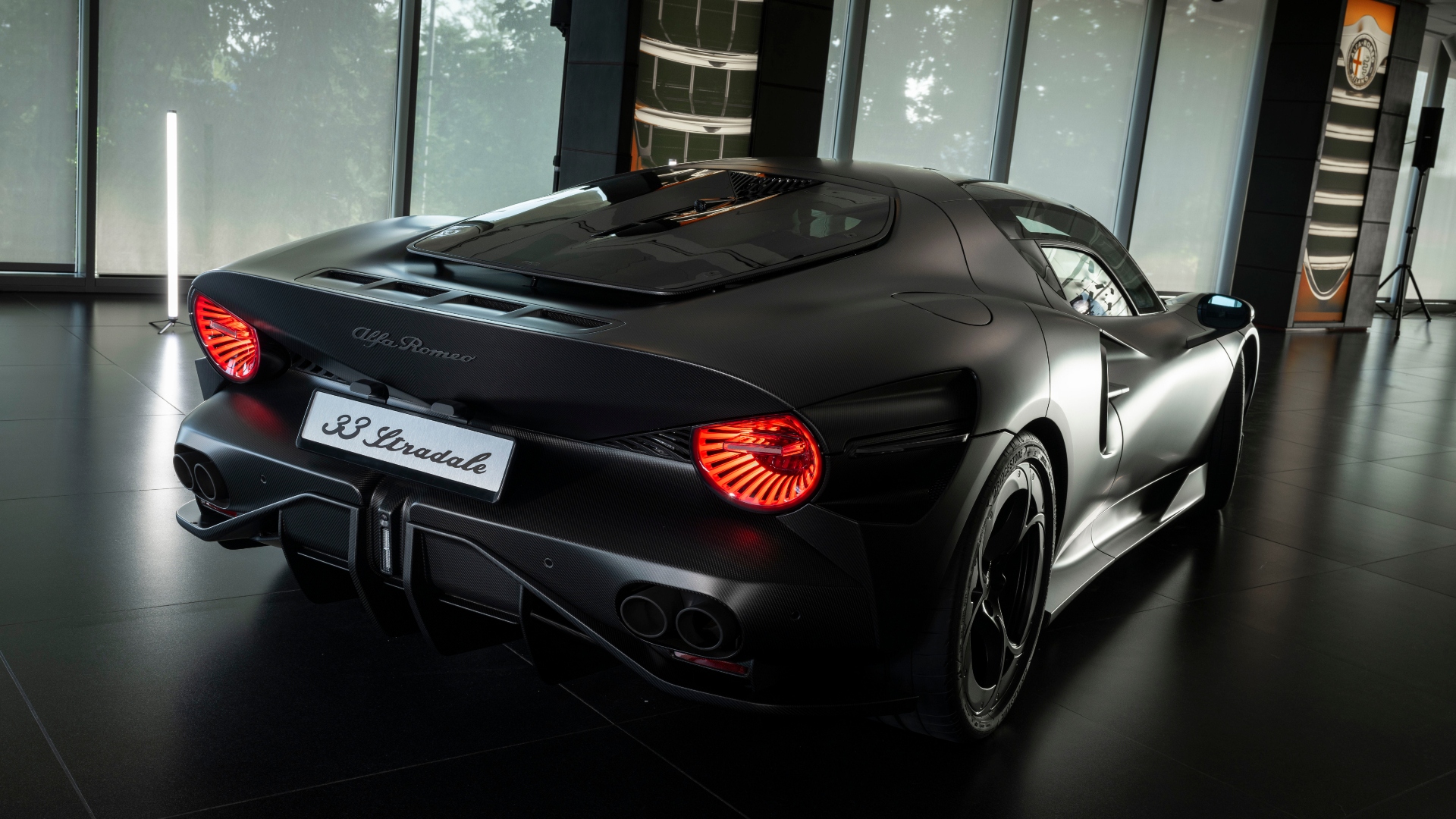 Alfa-Romeo-33-Stradale-Perla-Nera-2026-4