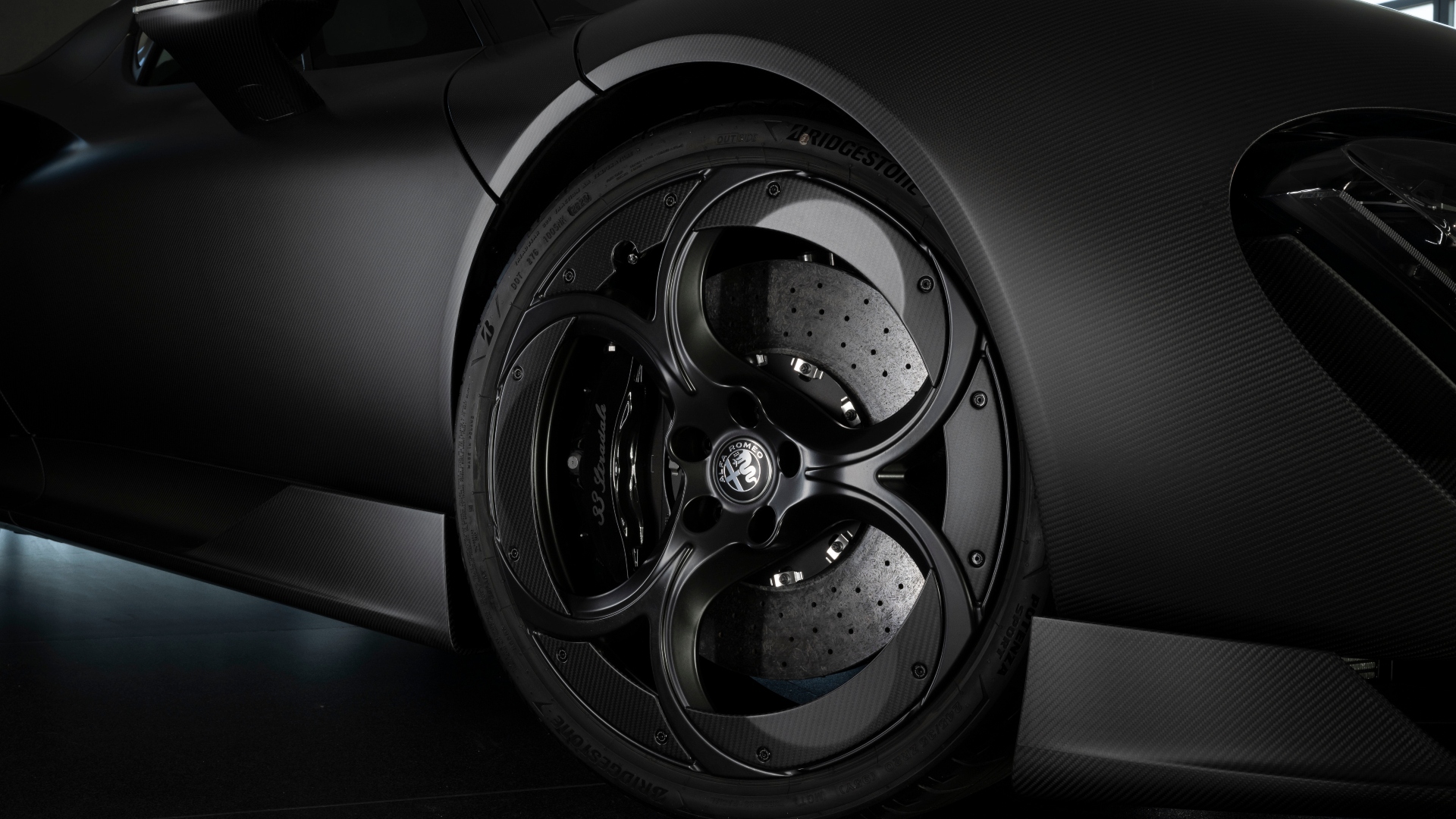 Alfa-Romeo-33-Stradale-Perla-Nera-2026-5