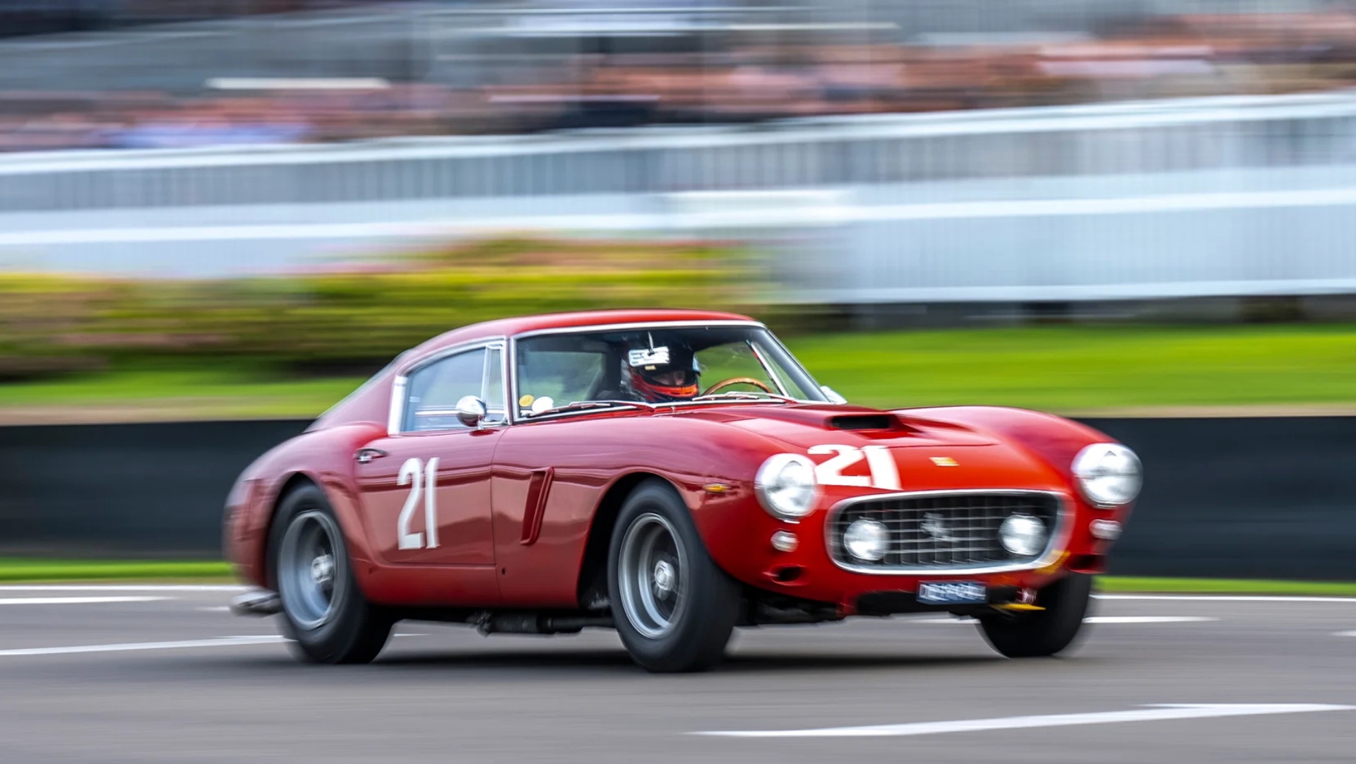 Il sound del V12 di questa Ferrari ti farà venire la pelle d’oca