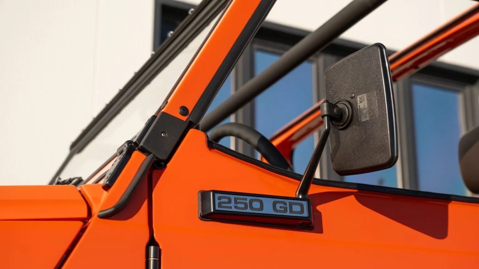 Mercedes-G-Wagen-Magma-Orange-08-1536x1024 Mercedes-G-Wagen-Magma-Orange-08-1536x1024