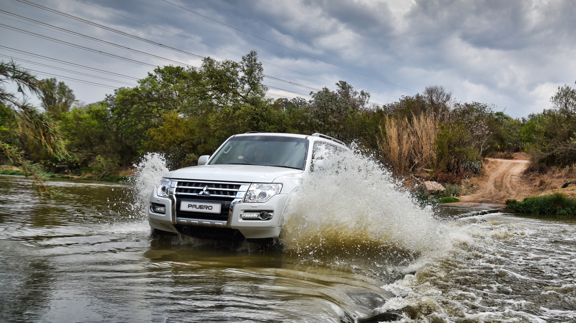 Mitsubishi-Pajero-2