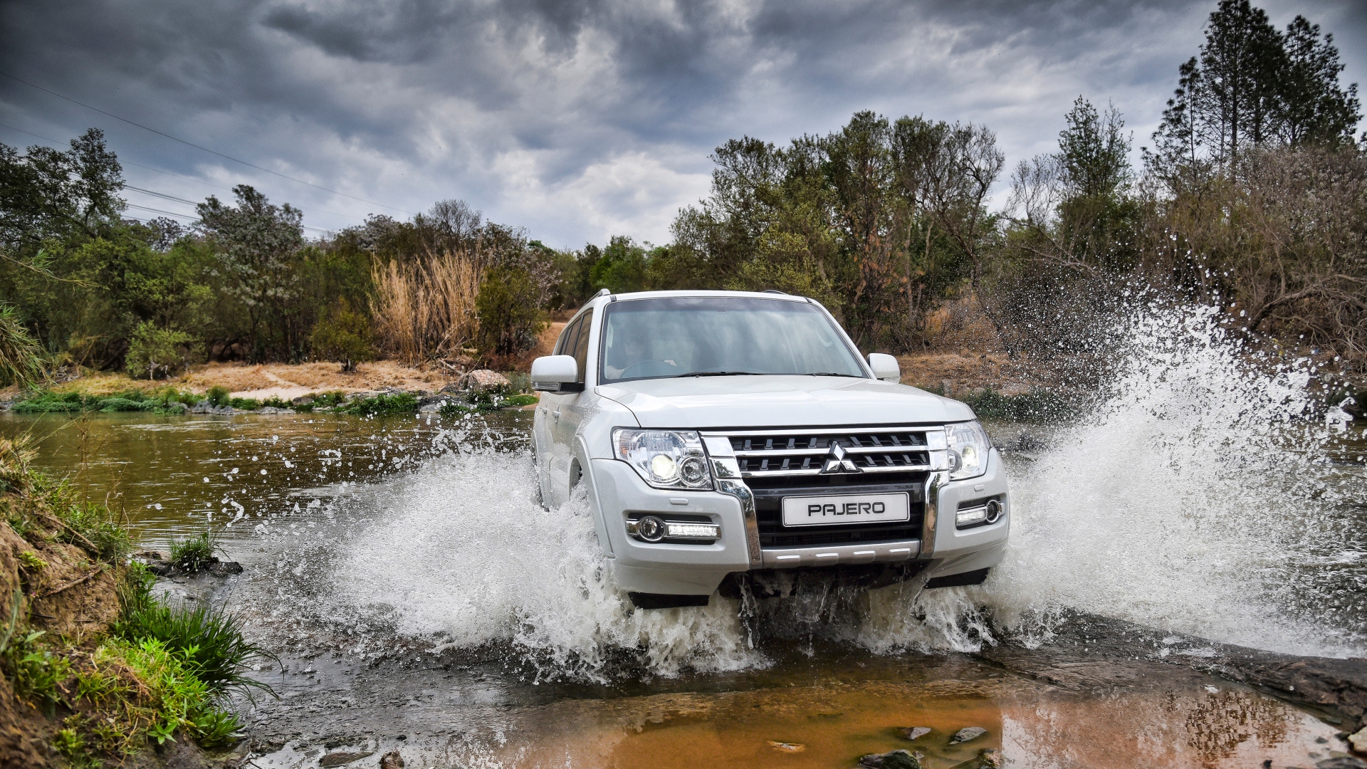 Mitsubishi-Pajero-3