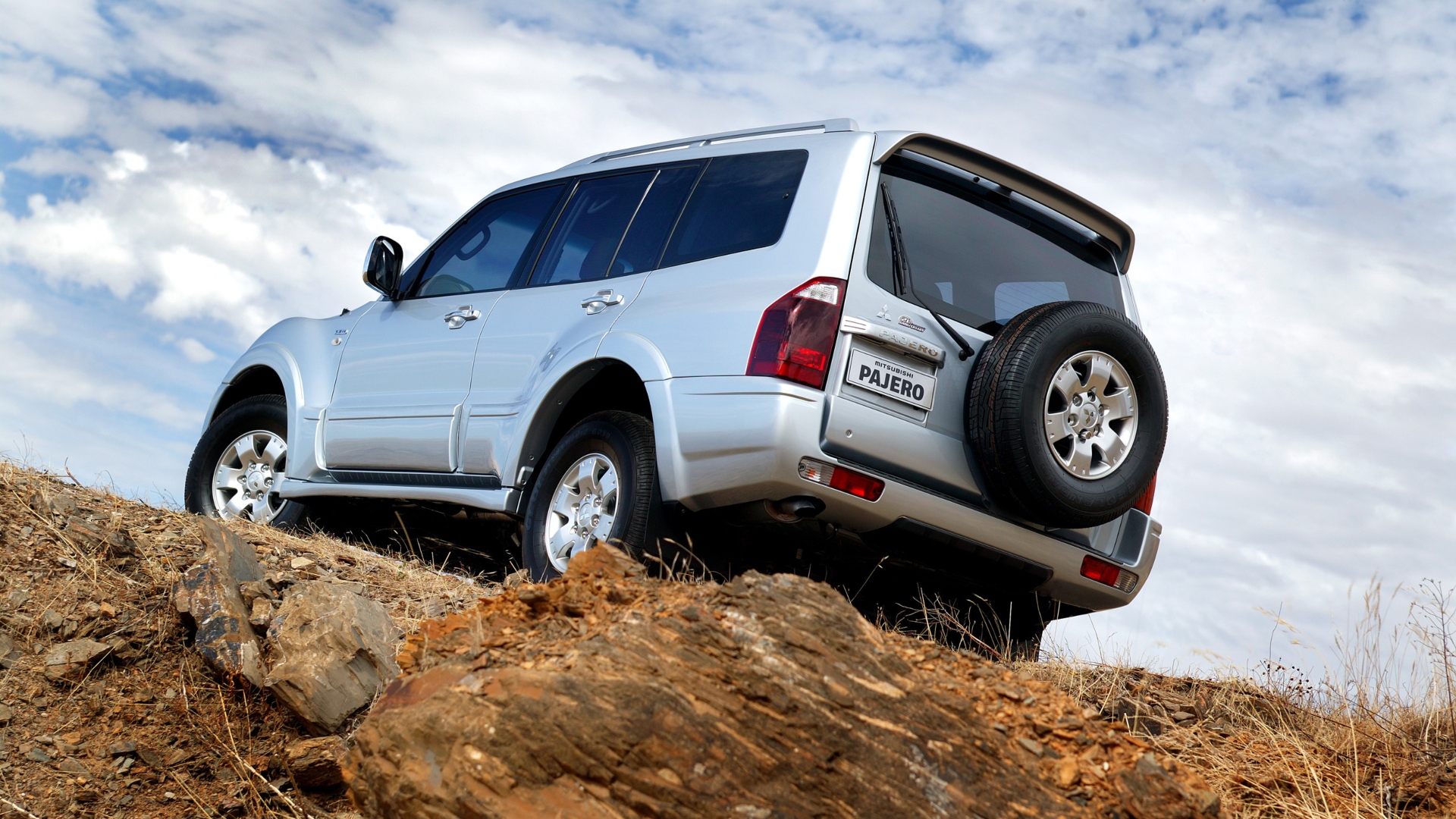 Mitsubishi-Pajero-5