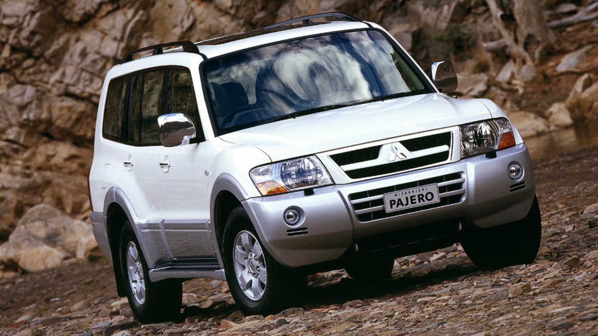 Mitsubishi-Pajero-7