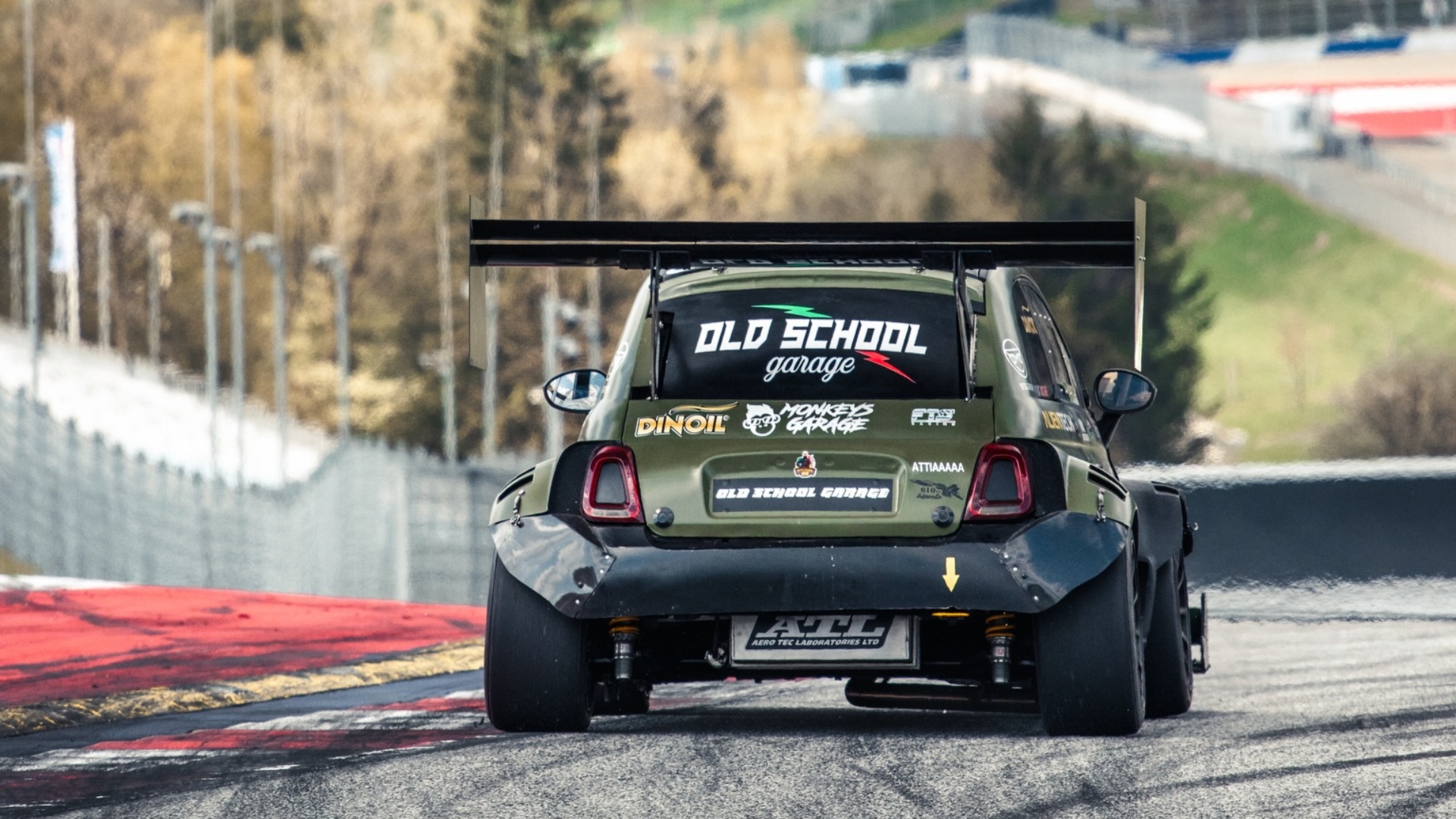 Old-School-Garage-Abarth-695-Biposto-2 Old-School-Garage-Abarth-695-Biposto-2