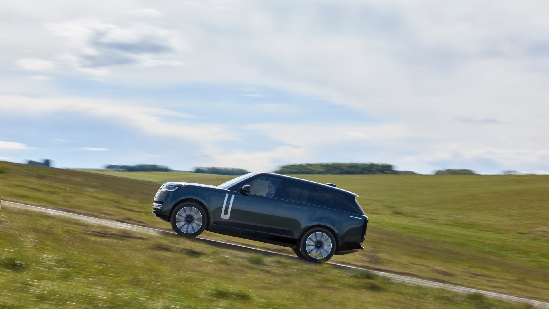 Range Rover elettrica: va così bene che il V8 ti manca un po’ meno