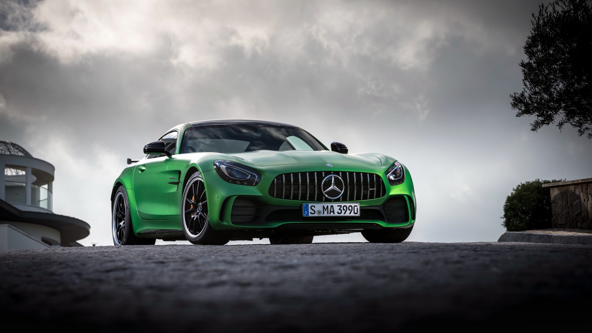 AMG GT R: verde come l’inferno, cattiva come poche AMG GT R: verde come l’inferno, cattiva come poche