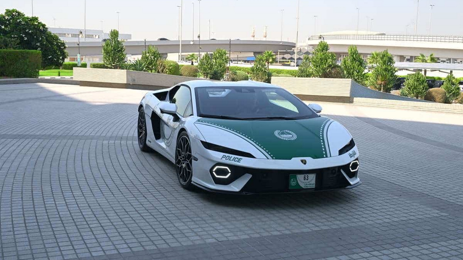 A Dubai anche i poliziotti hanno 920 CV