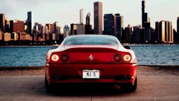 Quando la targa vale (MOLTO) di più della Ferrari che la porta