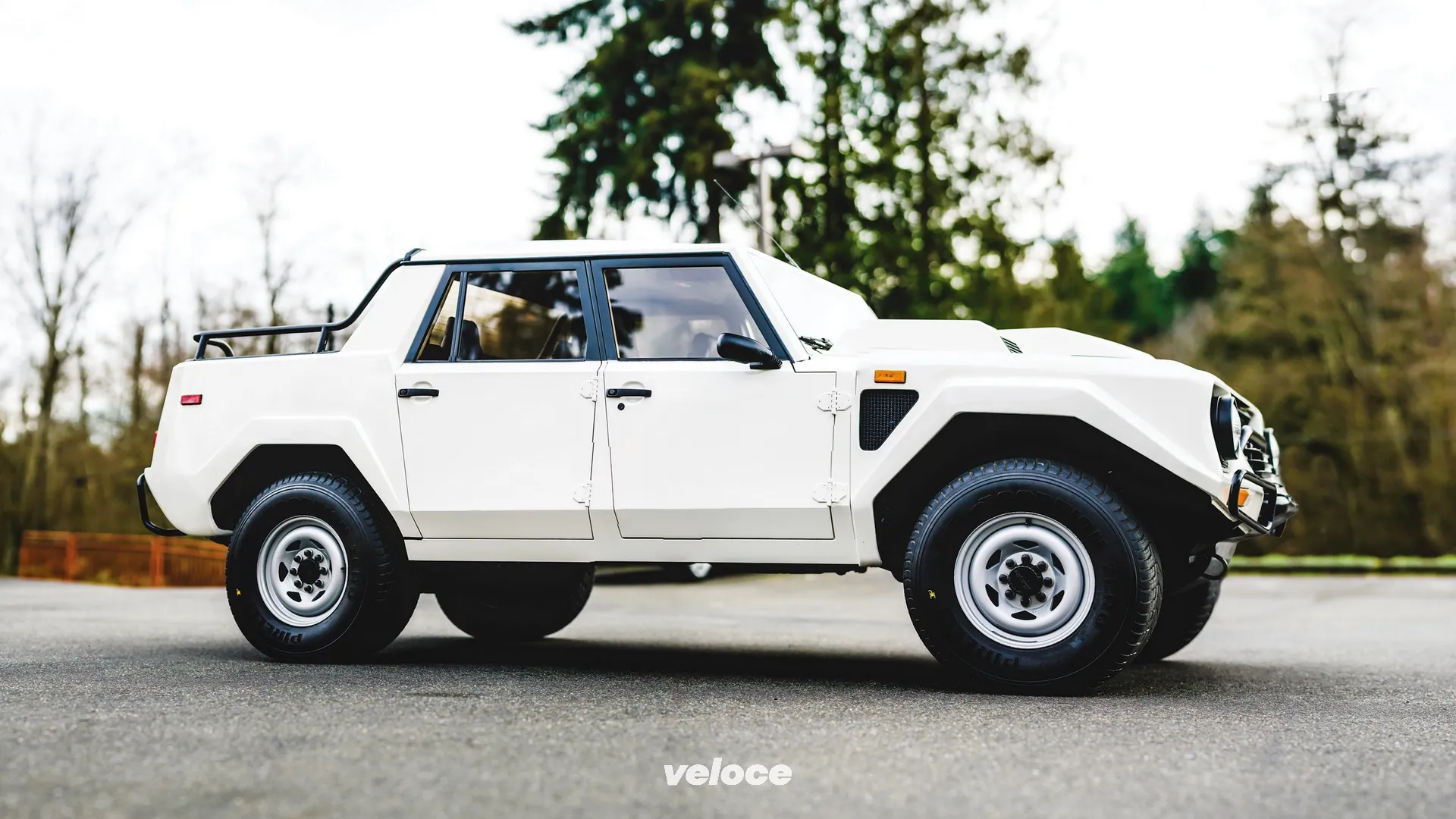 Lamborghini LM002 Lamborghini LM002